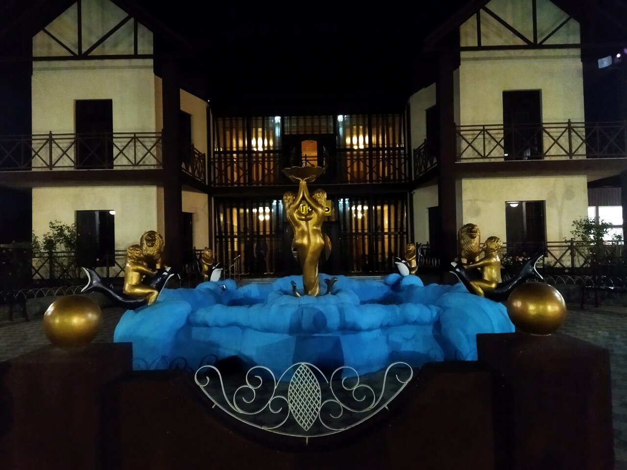 Фото Торгово-гостиничный комплекс Артур